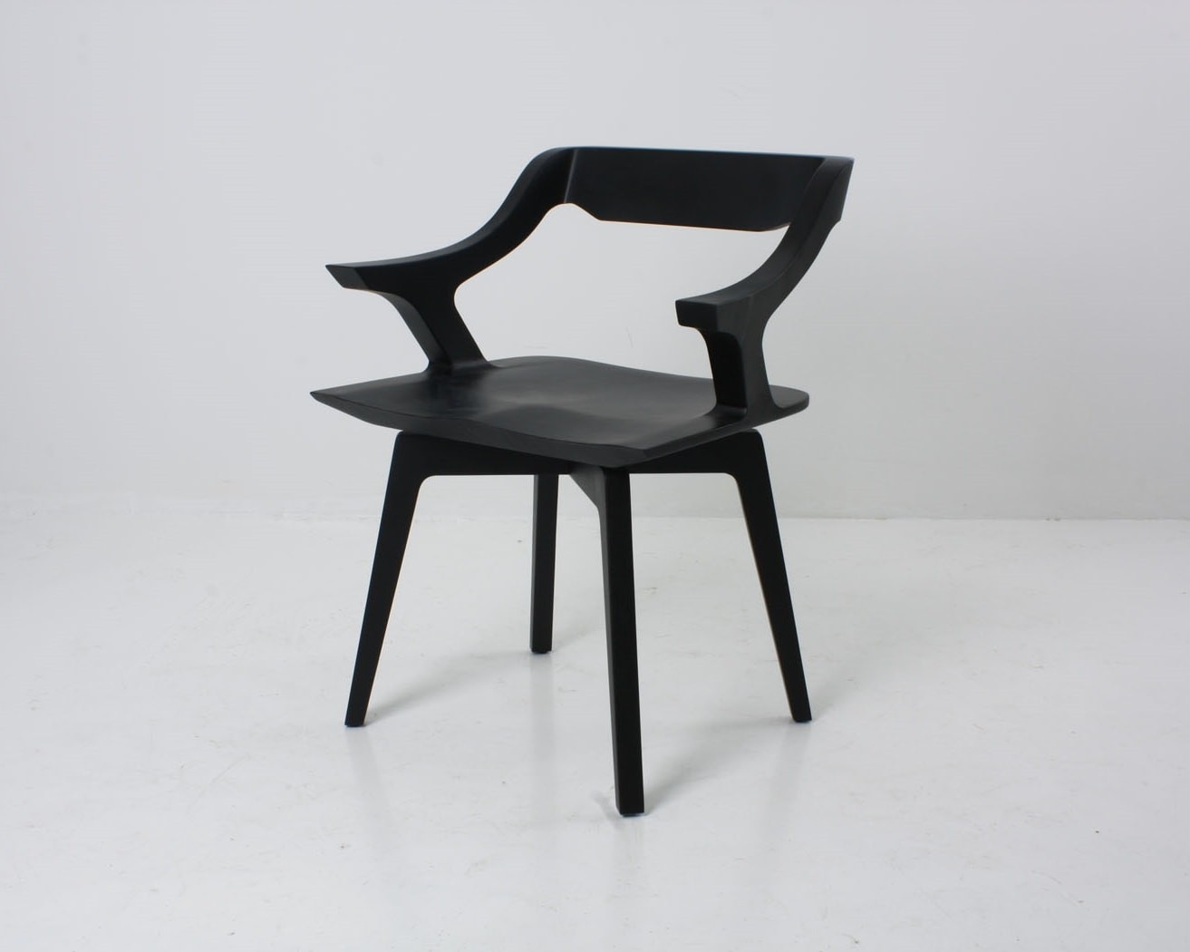 m6米乐在线（集团）科技有限公司 - 坐具|餐椅|办公家具|设计师家具|New Legacy Donna Chair